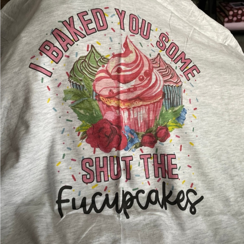 Graphic Cupcake Print Women's Short Sleeve Tee - White